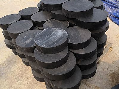 济南板式橡胶支座由若干层橡胶片与薄钢板经加压硫化